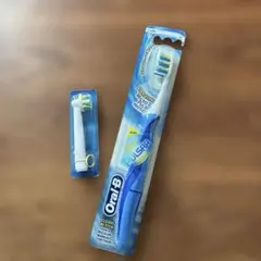 【未使用】Oral-B 純正替えブラシ（歯間ワイパー付き）＆電池式電動歯ブラシ付のサムネイル