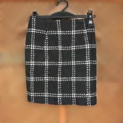 チェック柄　ツイード　タイトミニスカート　黒×白