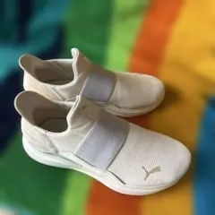 【未使用】PUMA プーマレディーススニーカー　スリップイン　24㎝のサムネイル