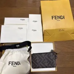 ⚫︎FENDI（フェンディ）フック チャック付き FF カードケース 