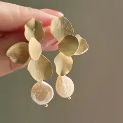 花びら　パールピアス