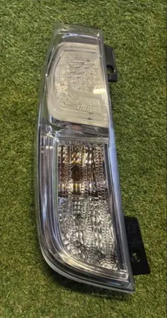 日産 デイズルークス B21A 左テールランプ 純正のサムネイル