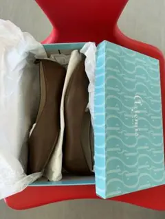 【新品未使用】アルテミス バイ ダイアナ スクエアトゥVカットフラットシューズ