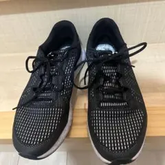 Under Armour ブラック スニーカー