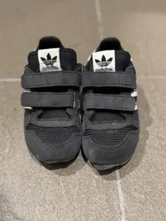 adidas スニーカー