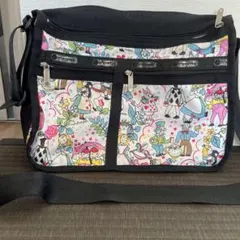 美品　レスポートサック　不思議の国のアリス レスポートサックから「不思議の国のアリス」モチーフの日本限定