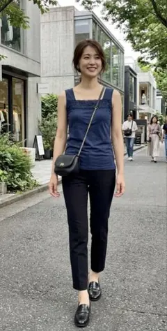 新品未使用品　レース付きネイビー ノースリーブ タンクトップ