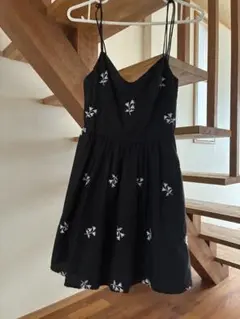 ZARA 刺繍入りブラックキャミワンピース F