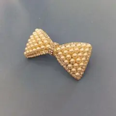 ヘアアクセサリー　バレッタ　パールリボン型