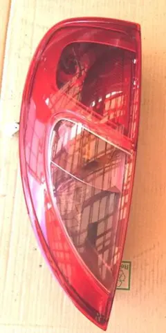中古パーツ　スバル　R2 左テールライト!!のサムネイル