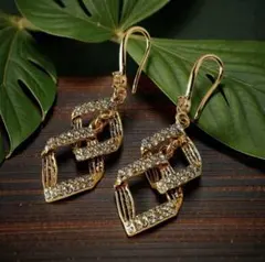 ゴールドビジュー 揺れるピアス｜アンティーク・レトロ　スクエア　年代物