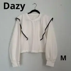 Dazy フリル付きオフホワイトトレーナー　M