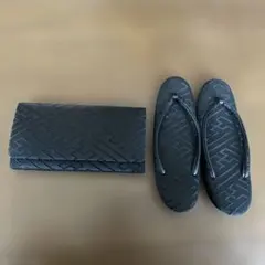 黒い幾何学模様の和装用バッグと草履セット