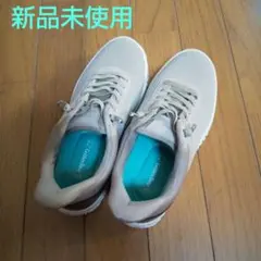 ベージュ スニーカー