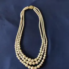 3連パールネックレス　クリーム色