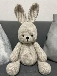 ベージュのウサギのあみぐるみ 約30cm