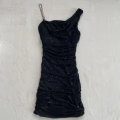 ブラック　キラキラ　ラッフルデザイン　アシメ ナイトドレス・キャバドレス