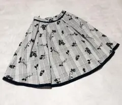 メゾピアノ　薔薇&ロゴプリント入りチェック　フレアースカート　M
