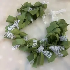 ハンドメイド　グリーンとホワイトのリボンクラウン