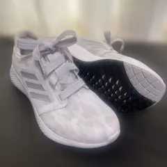 【新品】adidasスニーカー　ランニングシューズ　24cm 軽量　ライトグレー