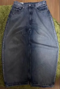H&M SUPER BAGGY デニムパンツ 30/30 完売品のサムネイル