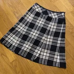 セール‼️ヨークランド 素敵な膝丈スカート