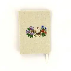 ハンドメイド 文庫本 刺繍 ブックカバー 猫さんのお散歩道 紫陽花とりすと蝶々