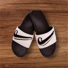 NIKE 「レア」 スライドサンダル