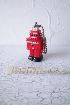 ロボット型 キーホルダー レッド - メルカリ