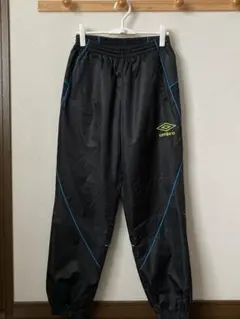 【未使用】 umbro 中綿入りパンツ　ピステパンツ　サイズO 黒