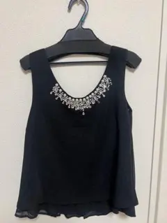 【美品】DaTuRa ビジュー付き ノースリーブ