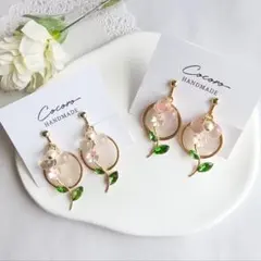 ラウンドシェルチャームとお花のイヤリング ピアス（ピンク）＊ハンドメイド