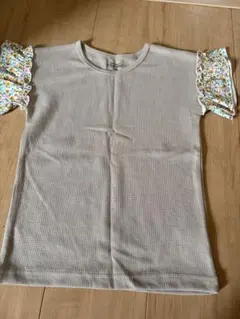 フリル付きベージュTシャツ 120