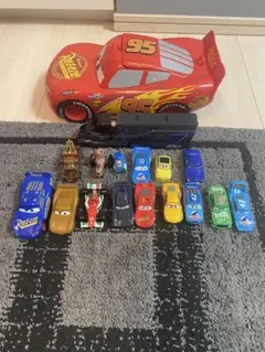 カーズ ミニカーセット まとめ売り16台とケース（バラ売り不可）