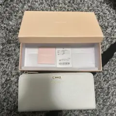 サマンサタバサ ホワイトレザー長財布