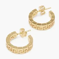 VERSACE セーフティピン ピアス ゴールド - メルカリ