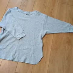 UNIQLO グレー 七分袖 ワッフル生地カットソー