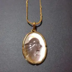 シェルカメオ　ネックレス　レトロ　ゴールドカラー　マザーオブパール