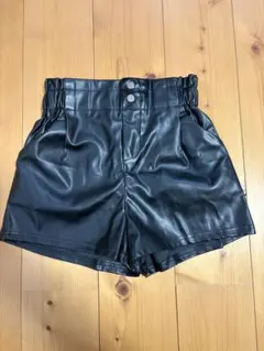 SHEIN 黒 合成皮革 ハーフパンツ 8Y