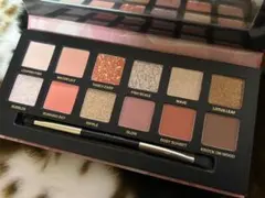 パーフェクトダイアリー アイシャドウパレット 錦鯉　10のサムネイル
