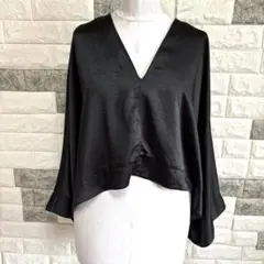 新品タグ付【H＆M 】エイチアンドエム サテン Vネック トップスM黒大きめ