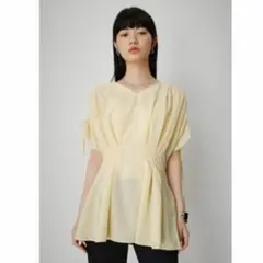 美品　AZUL by moussy ペプラム　ブラウス イエローのサムネイル