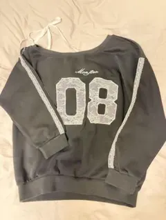 by muni:r オフショルダー トレーナー