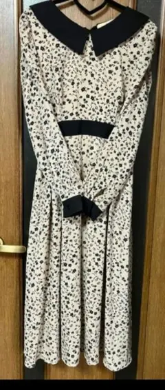 pumpkin port ベージュと黒の花柄ワンピースsizeМ相当