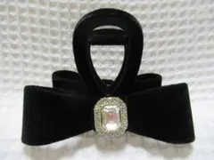 クリスタルのビジュー付き　ブラック系のリボン　ブラック系の小さ目のバンスクリップ