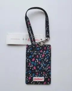 【新品未使用】キャスキッドソン 定期入れ 花柄 パスケース