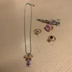 蝶と花モチーフのネックレスとリングセット