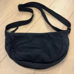 ユニクロ　ボディバッグ 黒