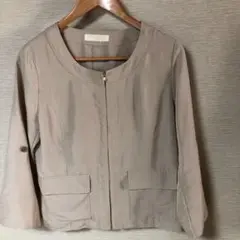 ナチュラルビューティー　シンプルなノーカラージャケット