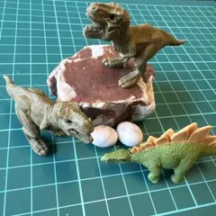 恐竜の消しゴム　装飾品　石　タマゴ　セット　インテリア